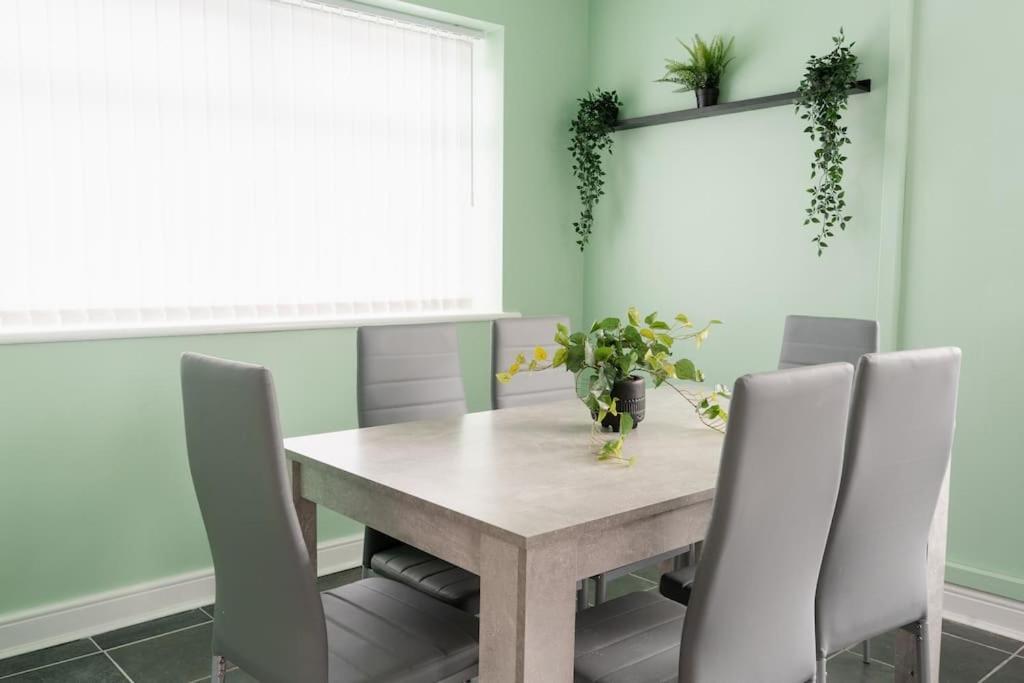 Prenton House, 3Br Close To Liverpool Birkenhead Exterior foto